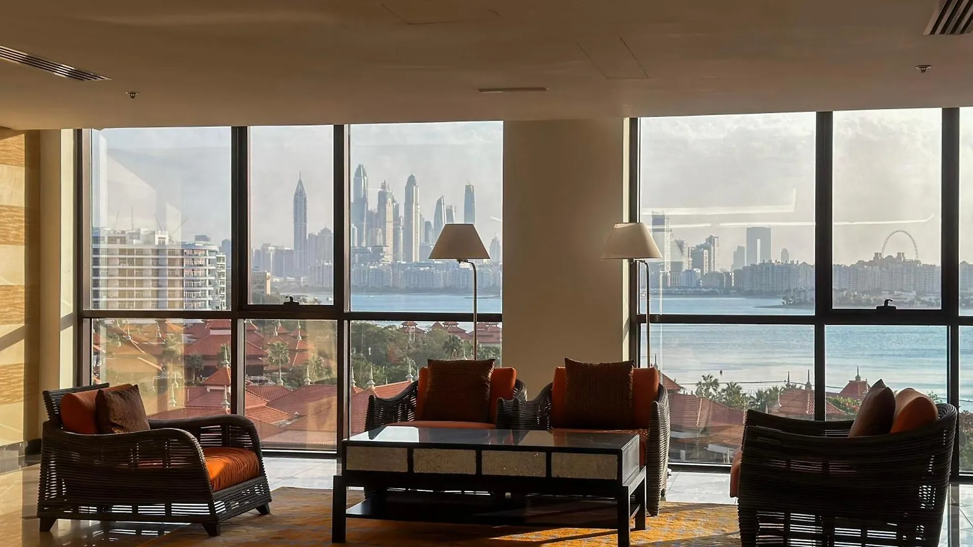 Waterfront 2Br Apartment With Sea Views Dubai