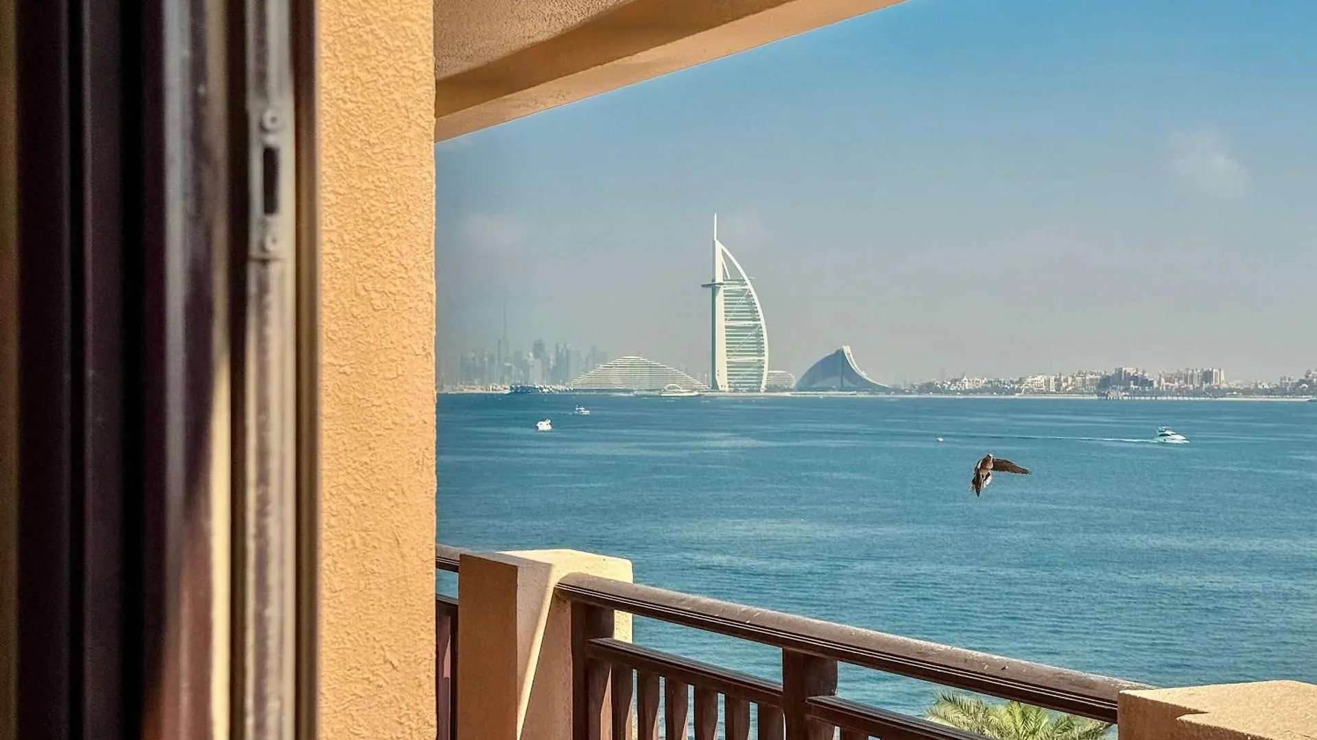 Waterfront 2Br Apartment With Sea Views Dubai