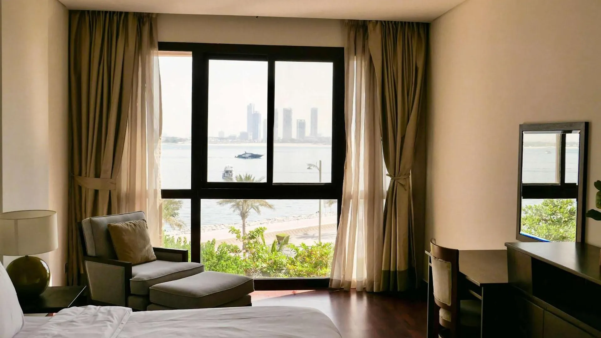 Waterfront 2Br Apartment With Sea Views Dubai
