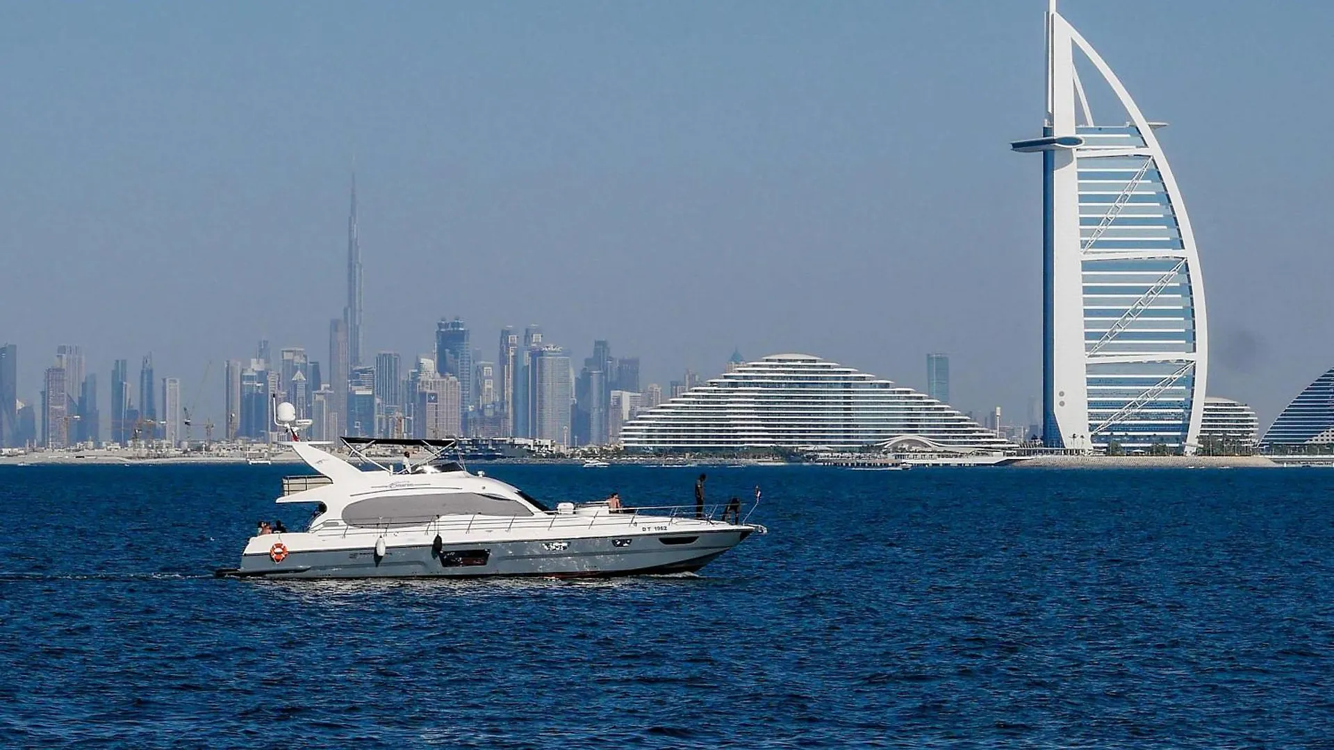 Waterfront 2Br Apartment With Sea Views Dubai