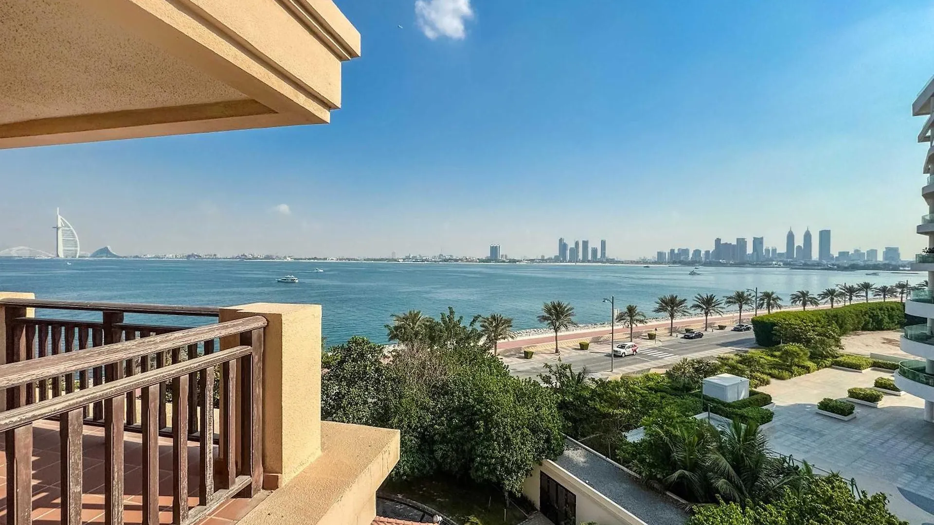 Waterfront 2Br Apartment With Sea Views Dubai