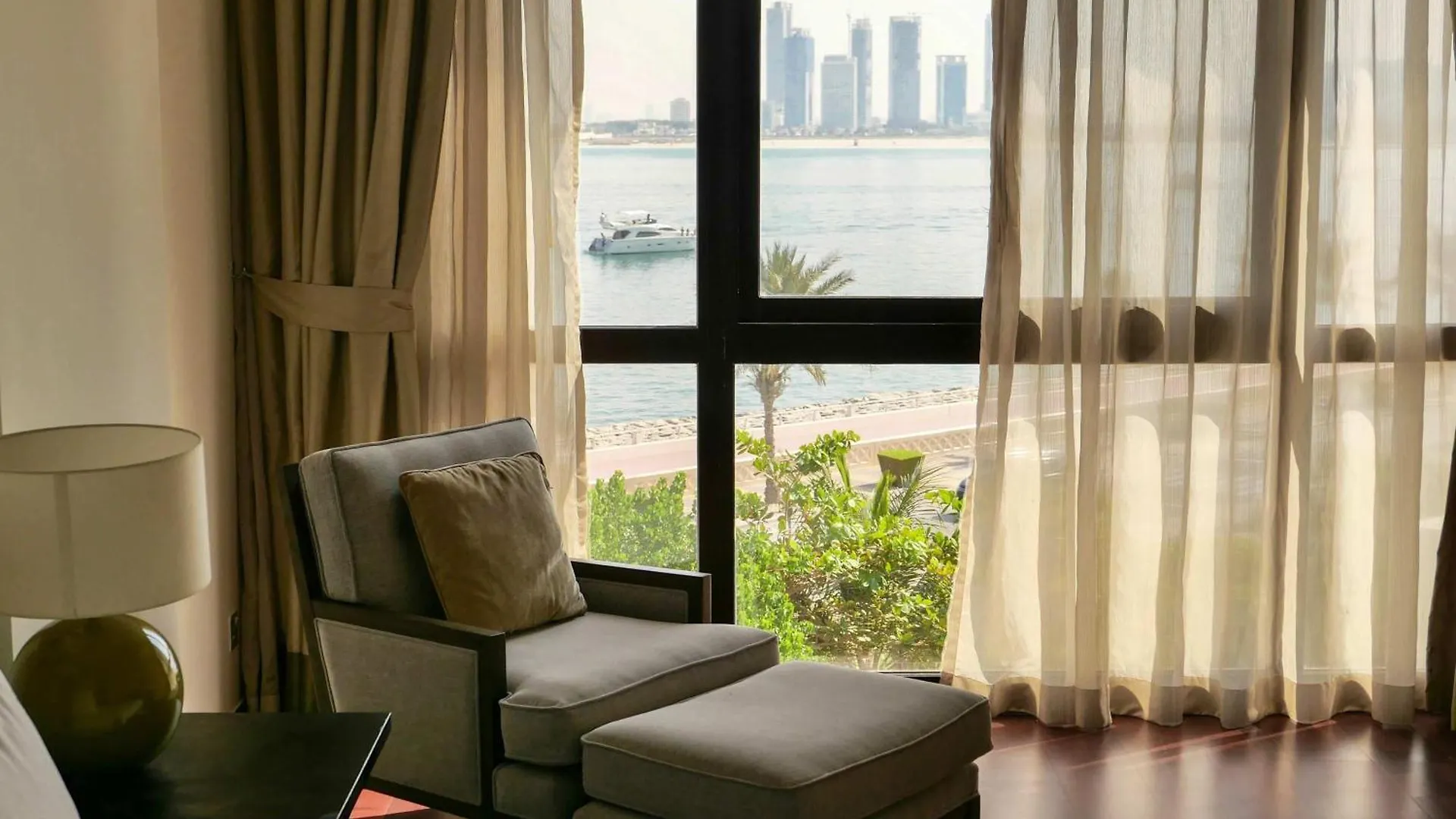 Waterfront 2Br Apartment With Sea Views Dubai