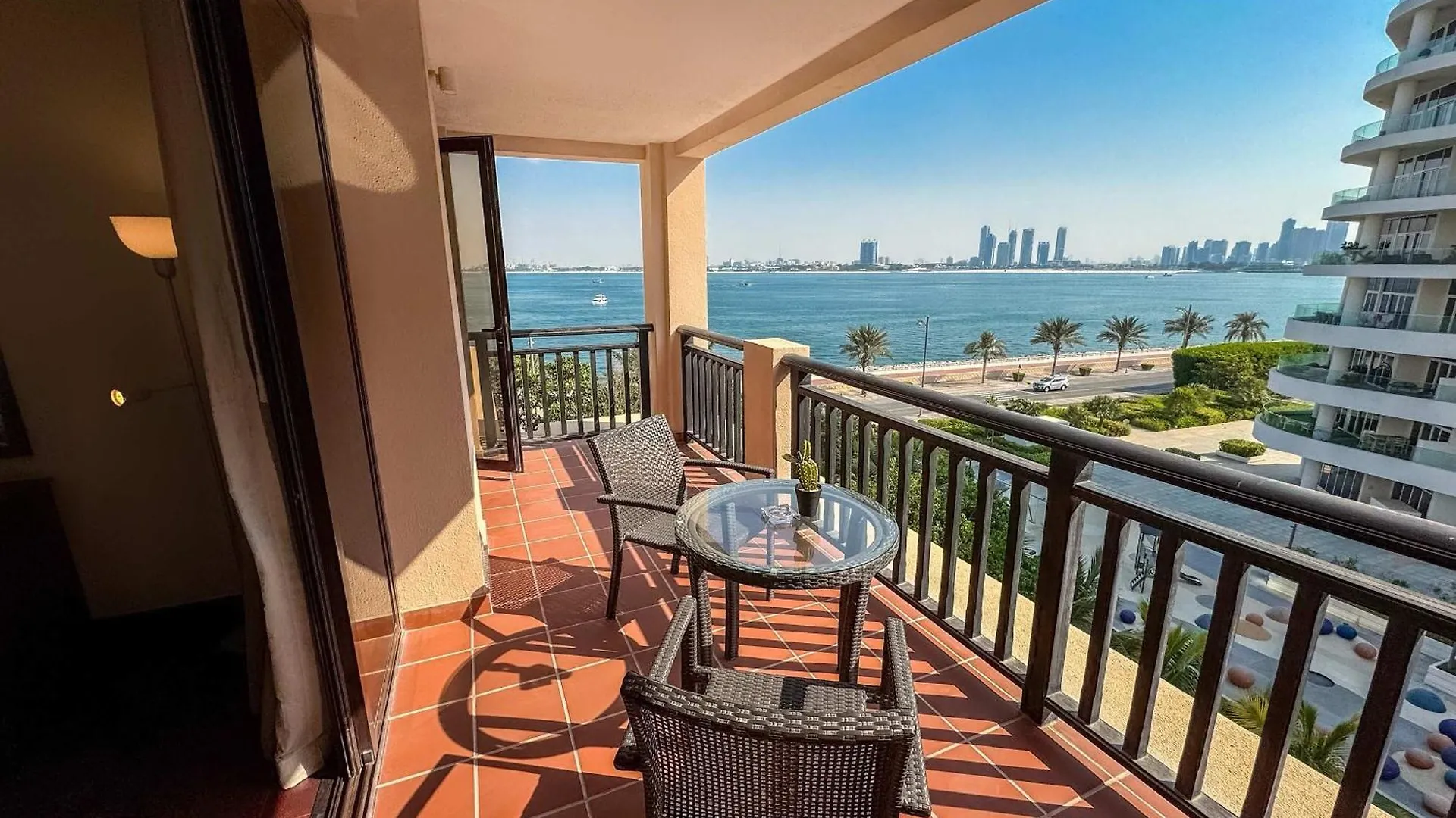 Waterfront 2Br Apartment With Sea Views Dubai